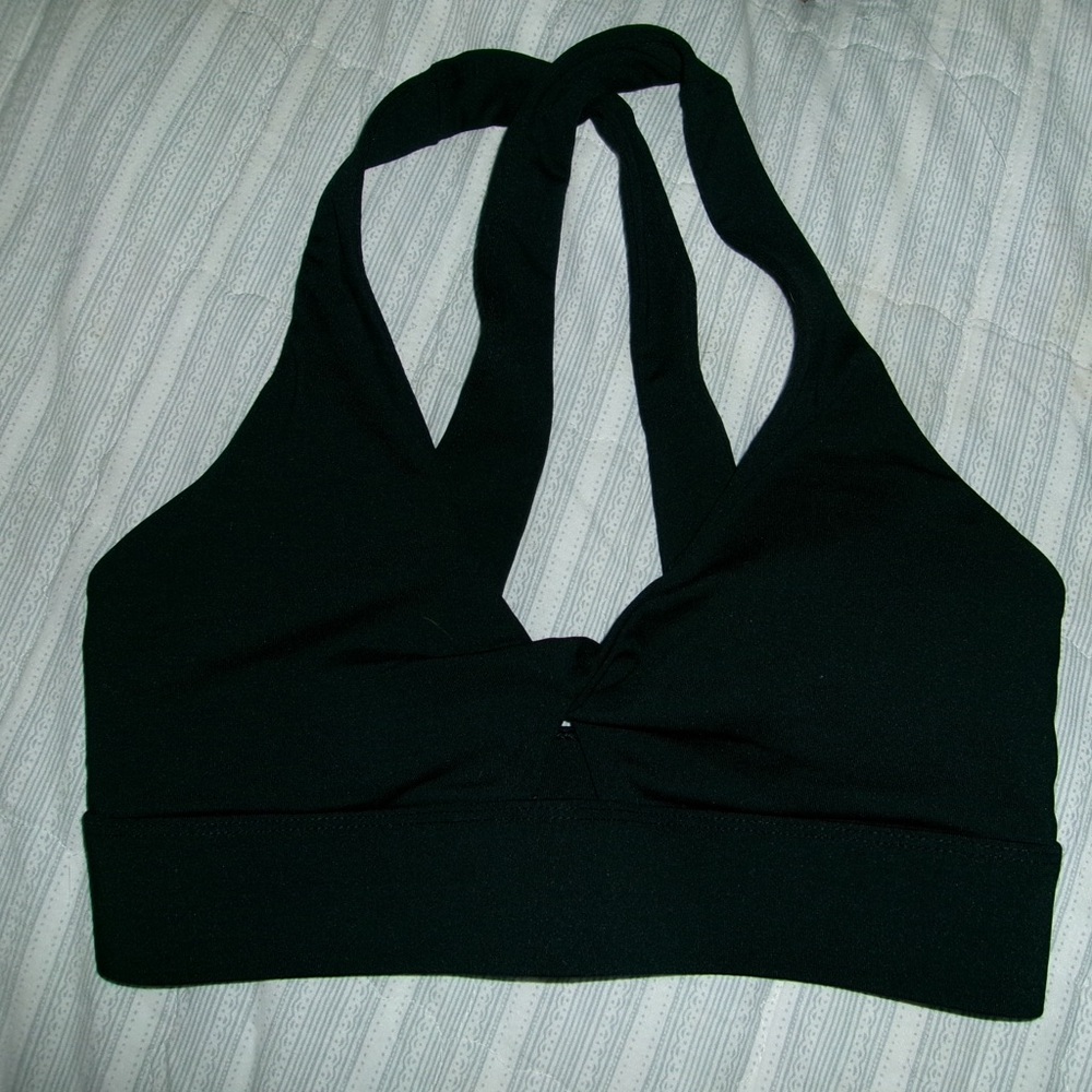 Fabletics “Oasis” Twist Sports Bra